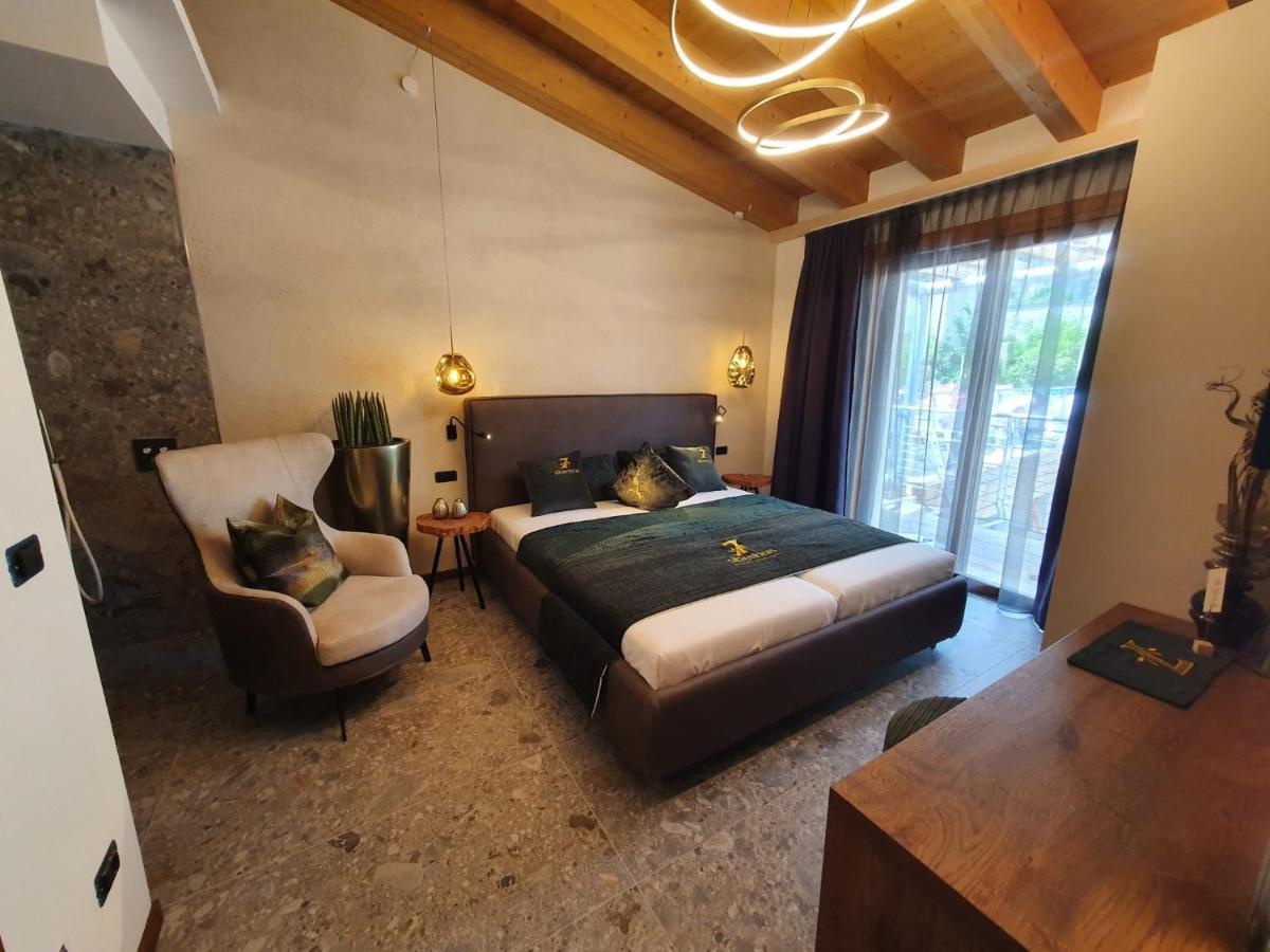 Sibenbras Natural Aparthotel Limone sul Garda Luaran gambar