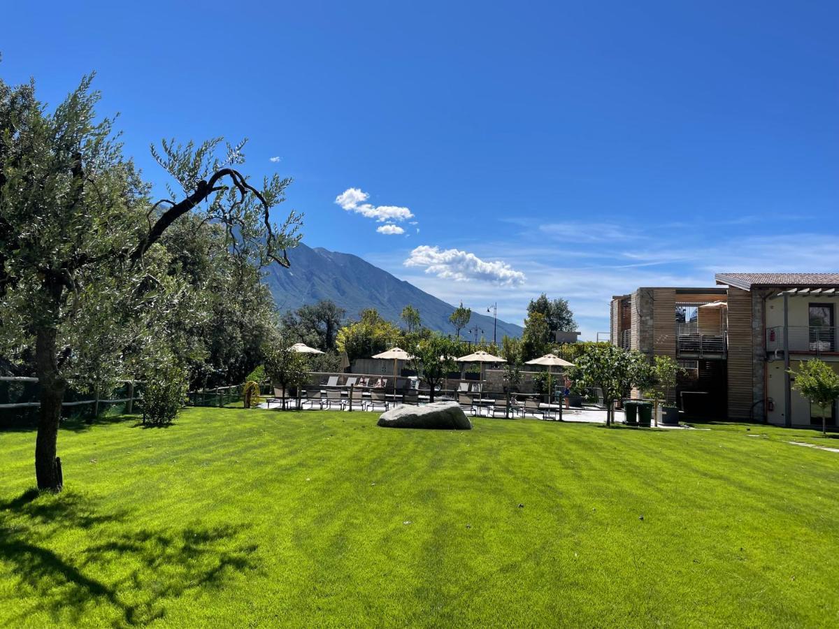 Sibenbras Natural Aparthotel Limone sul Garda Luaran gambar
