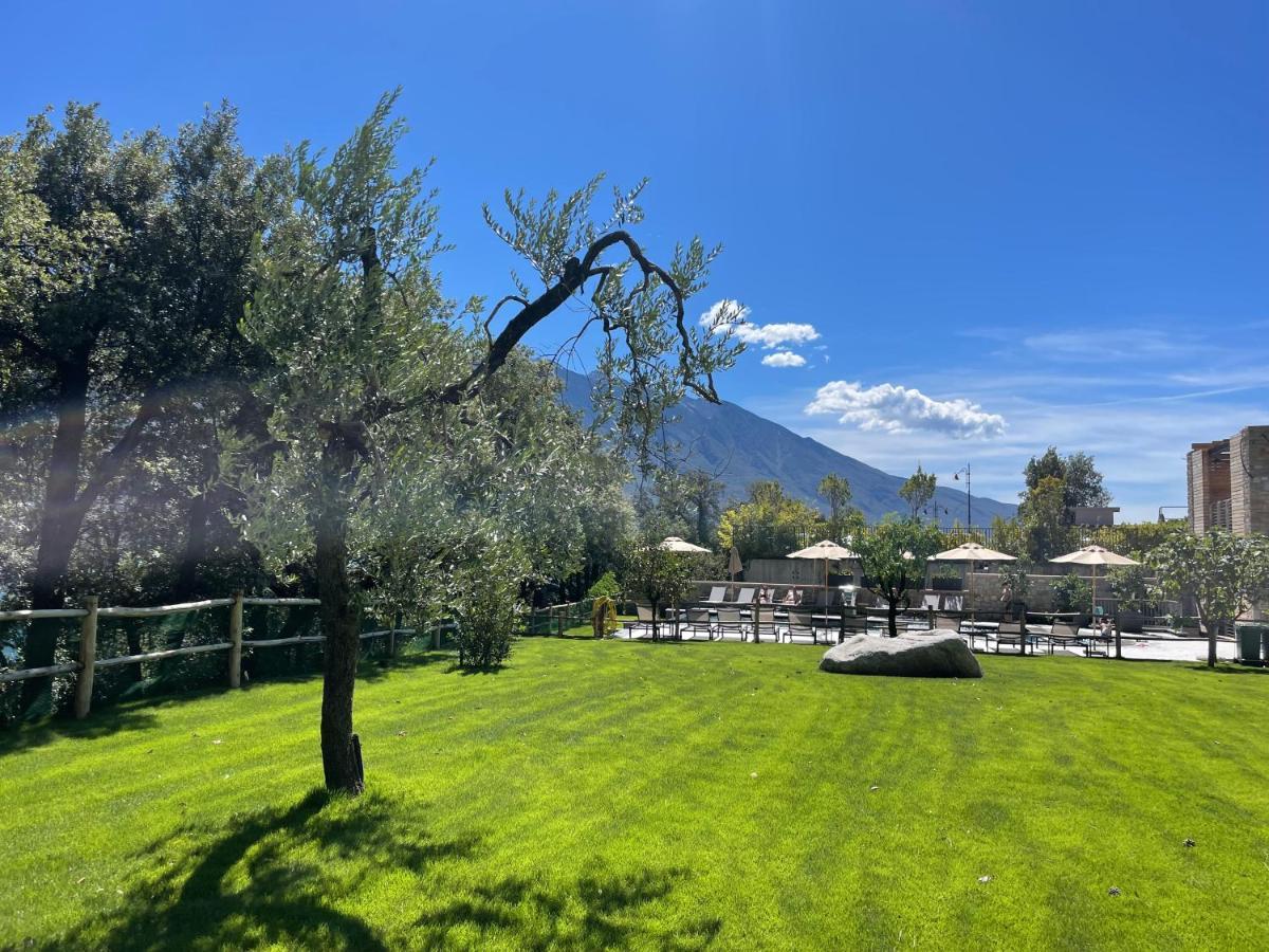 Sibenbras Natural Aparthotel Limone sul Garda Luaran gambar