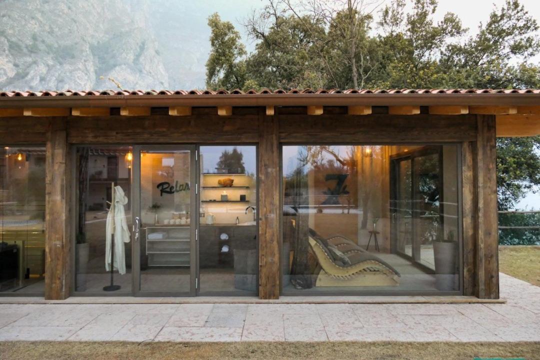 Sibenbras Natural Aparthotel Limone sul Garda Luaran gambar